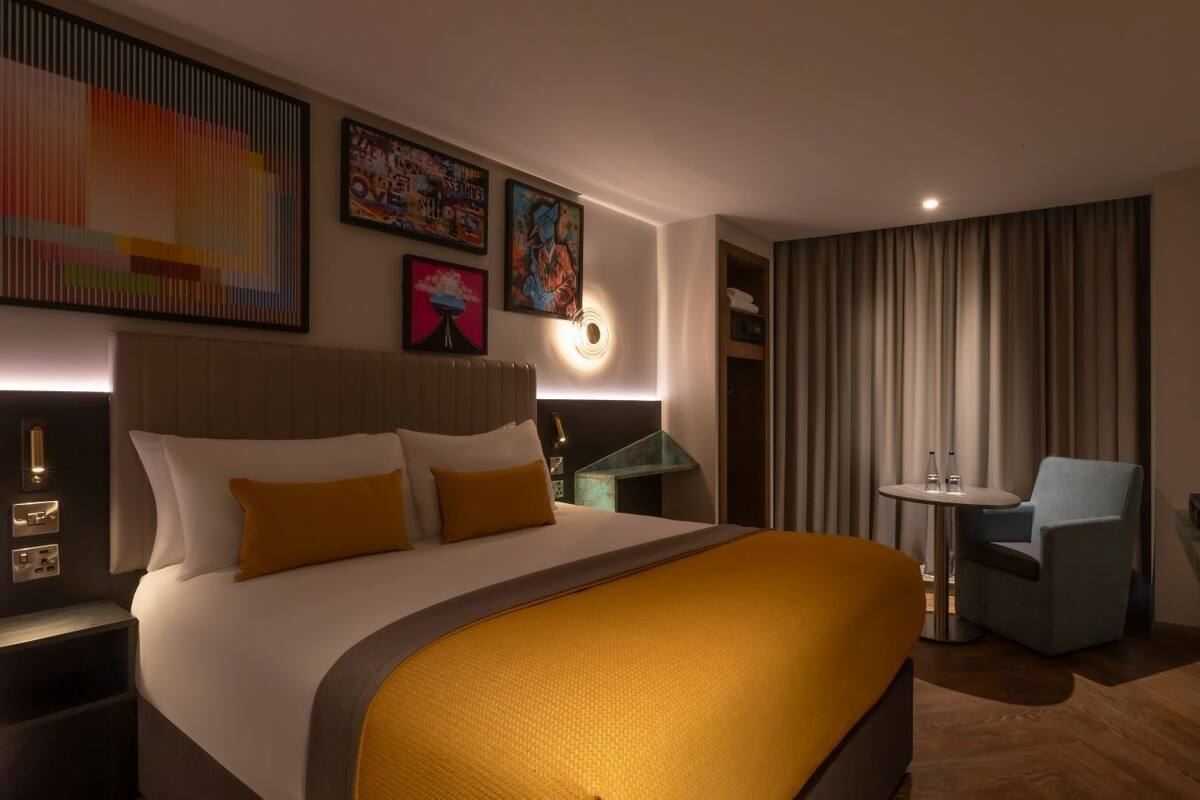 Soundproofing, iron/ironing board, bed sheets