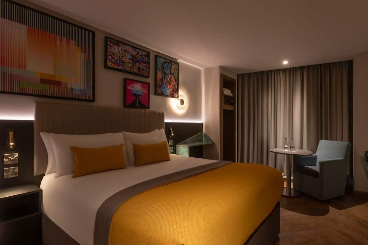 Soundproofing, iron/ironing board, bed sheets