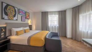 Junior Suite | Hypo-allergenic bedding, in-room safe, desk, laptop workspace