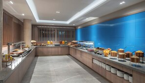 Daily buffet breakfast (GBP 17.95 per person)