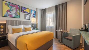 Deluxe Double Room | Hypo-allergenic bedding, in-room safe, desk, laptop workspace