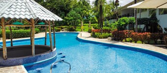 Poolside Oasis near Manuel Antonio! AC/WiFi/Tennis
