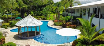Poolside Oasis near Manuel Antonio! AC/WiFi/Tennis