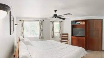2 bedrooms, iron/ironing board, internet