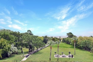 Property grounds - 303 Shipwatch Condo, Boardwalk to Beach and Community Pool (St Simons Island)