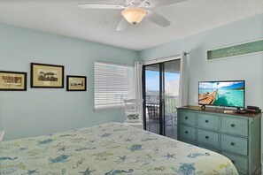 2 bedrooms, iron/ironing board, free WiFi, bed sheets - 303 Shipwatch Condo, Boardwalk to Beach and Community Pool (St Simons Island)