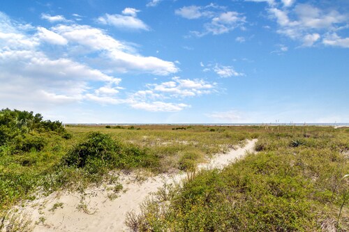 303 Shipwatch Condo, Boardwalk to Beach and Community Pool