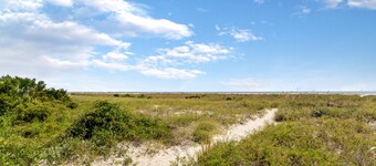 303 Shipwatch Condo, Boardwalk to Beach and Community Pool