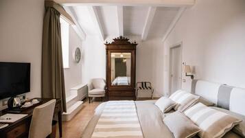 Doppia Deluxe | Minibar, una cassaforte in camera, una scrivania, postazione laptop