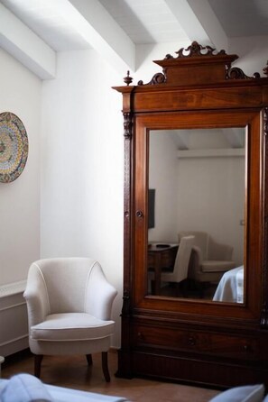 Minibar, in-room safe, desk, laptop workspace