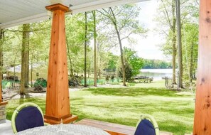 Outdoor dining - Lake Front Cottage Lake Greenwood peaceful 3 Acres (Chappells)