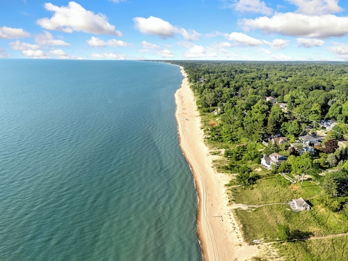 Dog-Friendly lakehouse with gameroom & patio. Golf Cart included for summer 2026