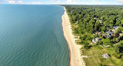 Dog-Friendly lakehouse with gameroom & patio. Golf Cart included for summer 2026