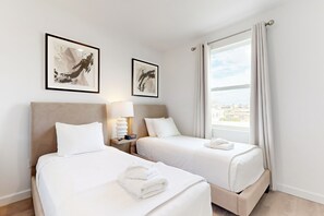 5 bedrooms, desk, iron/ironing board, Internet