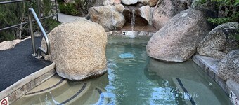 Make memories. Cozy ski in ski out. Convenient to skiing and restaurants!