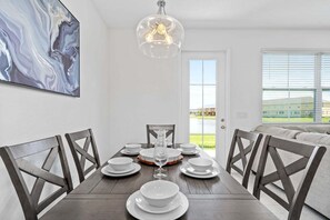 Dining - 3 BR, 2.5 BA Villa | Sleeps 8! (Davenport)