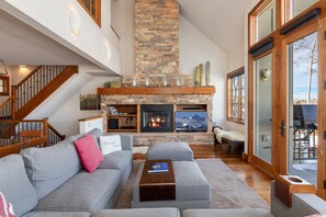 TV, fireplace