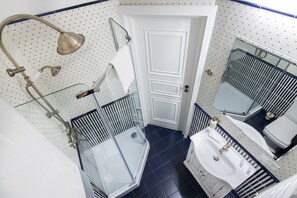 Studio, Kitchen | Bathroom | Shower, towels, soap, shampoo - Karmelicka Stylish Studio by Renters (Kraków)