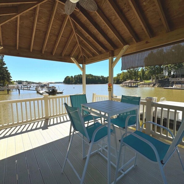 Outdoor dining - Large Family Lake House (Sherrills Ford)