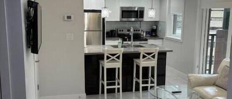 雪櫃、微波爐、焗爐、爐具