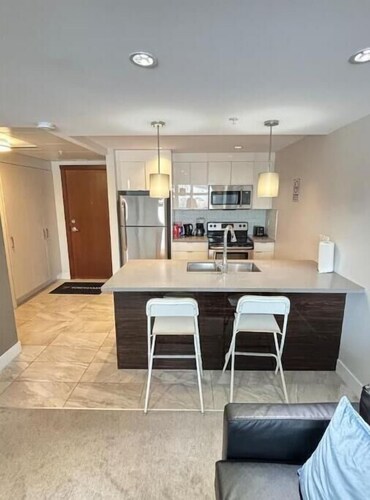 Amazing view one bedroom apartment Calgary Downtown #701