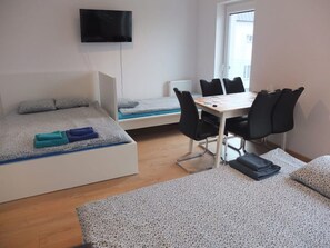 1 室のベッドルーム、アイロン / アイロン台、WiFi、ベッドシーツ