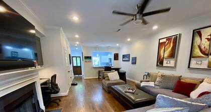 Updated Cottage 1 Bedroom 2 guests Close to Everything Downtown