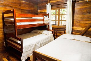 3 habitaciones, escritorio, tabla de planchar con plancha y wifi gratis 