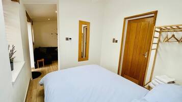 1 chambre, fer et planche Ă repasser, Wi-Fi, draps fournis