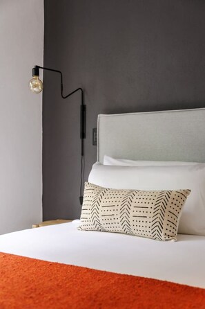 1 Schlafzimmer, Schreibtisch, Bügeleisen/Bügelbrett, Reisekinderbett