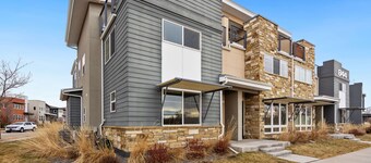 Elegant Oasis - Fireplaces, King Beds, Mtn Views!