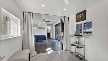 1 bedroom, WiFi (free), bed sheets