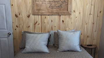 4 bedrooms, iron/ironing board, WiFi, wheelchair access