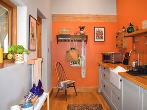 Cookware/dishes/utensils
