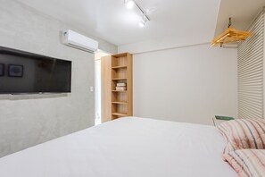 1 habitación, tabla de planchar con plancha, internet y ropa de cama 