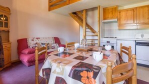 Unclassified image, 3 of 16, button - 100m from ski slopes, 3rd floor, view mountain, balcony, tv, ski locker, 45m², Montchavin La Plagne (Bellentre)