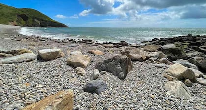 Geodome Glamping With sea Views Near Pendine