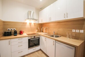Fridge, microwave, oven, stovetop - Lille Centre - Nice, cozy and functional ap. (Lille)