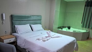 Premium bedding, down duvets, in-room safe, free WiFi - BLISS INN (Callao)