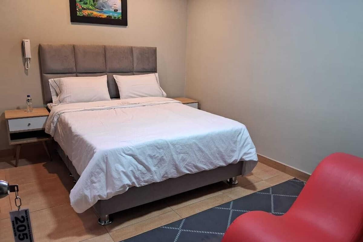 Standard Room | 1 bedroom, premium bedding, down duvets, in-room safe