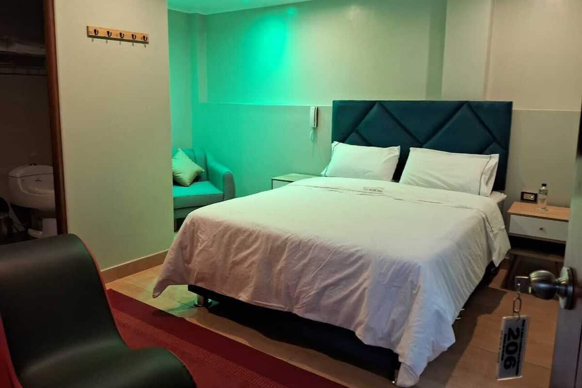 Executive Room | 1 bedroom, premium bedding, down duvets, in-room safe