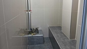 Premium bedding, down duvets, in-room safe, free WiFi - BLISS INN (Callao)