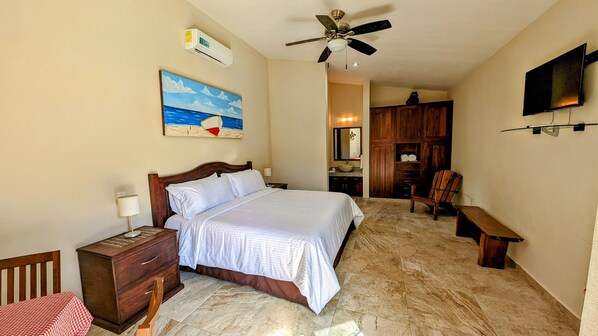 Room - Clean and comfortable bed and breakfast in the heart of Playa Del Carmen (Playa del Carmen)