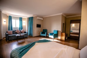 ملاءات من القطن المصري وأغطية فراش متميزة وألحفة محشوة بالريش