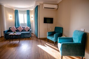 Estudi en suite estàndard | Llençols de cotó egipci, roba de llit d'alta qualitat i cobrellits 