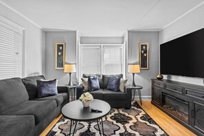 Télévision, cheminée