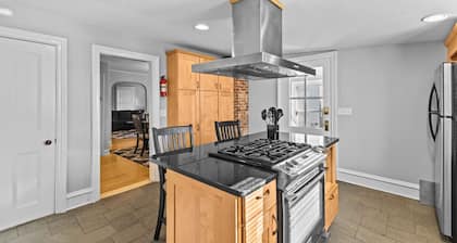 Charming 4BR House - Burlington