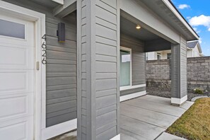 Exterior detail - Sip & Stay, Trendy Wine Getaway (Richland)