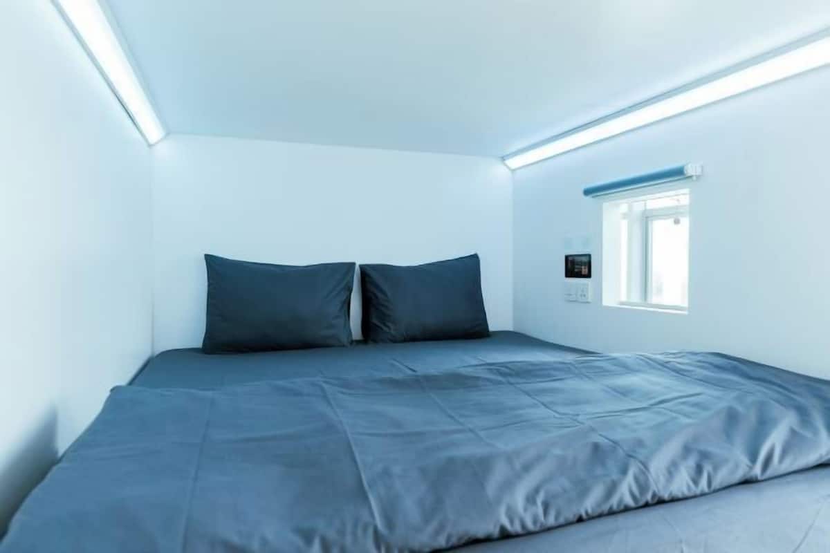 Soundproofing, WiFi (free), bed sheets