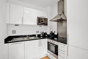 Refrigerador, microondas, horno y lavavajillas